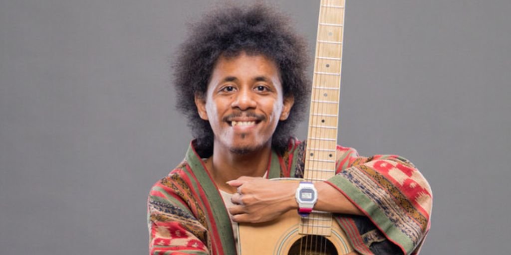Lesung Pipi – Lagu Romantis Penuh Makna dari Raim Laode