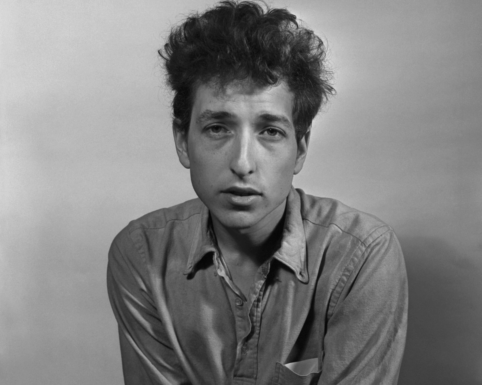 Bob Dylan: Ikon Musik dan Sastra yang Mengubah Dunia