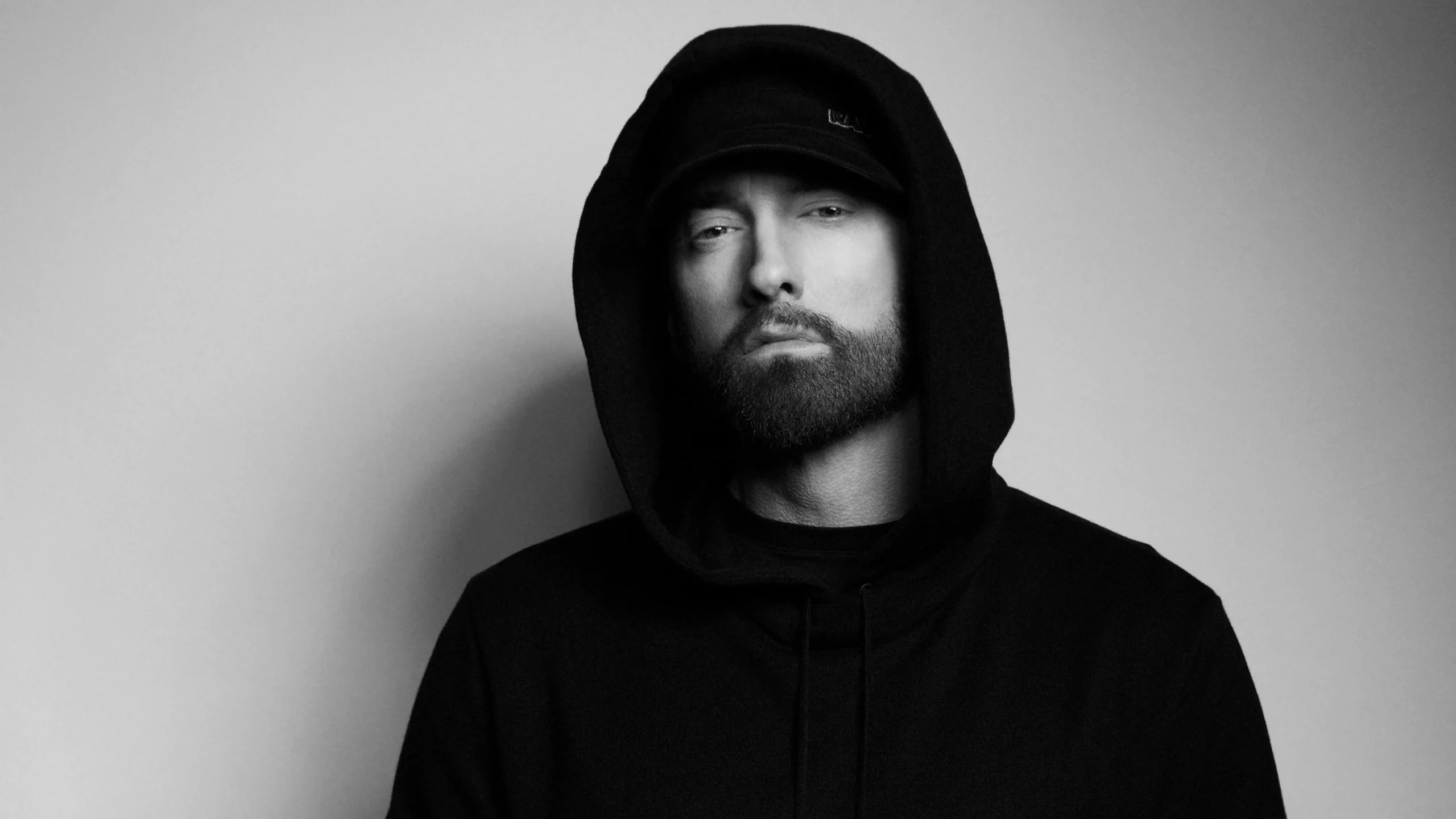 Eminem: Perjalanan Musik dan Pengaruh Besarnya di Dunia Hip Hop
